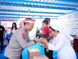 Wakapolri Salurkan 220 Paket Bantuan Sosial Untuk Lansia Dan Biarawati Semarang