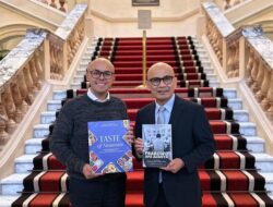 Buku MBG Rasa Bhayangkara Nusantara Versi Inggris Diberikan ke Dubes