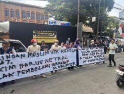 Massa Serukan “Tolak Praperadilan Febrie Adriansyah” di PN Jakarta Selatan